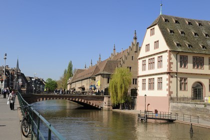 France, Bas Rhin (67), Strasbourg, l'Ancienne Douane et le musée Historique sur les bords de l'Ill