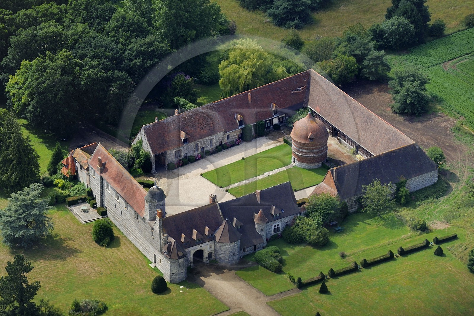 France, Seine-Maritime (76), Varengeville-sur-Mer, le Manoir d' Ango (vue aérienne)