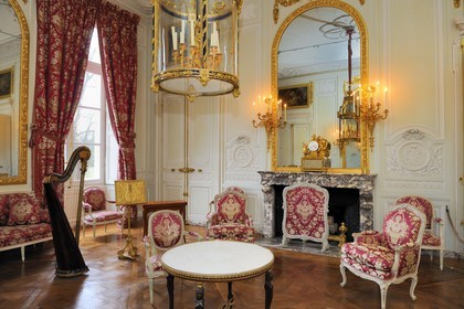 France, Yvelines (78), château de Versailles, classé Patrimoine Mondial de l'UNESCO, le domaine de Marie-Antoinette, le Petit Trianon, le Salon de Compagnie
