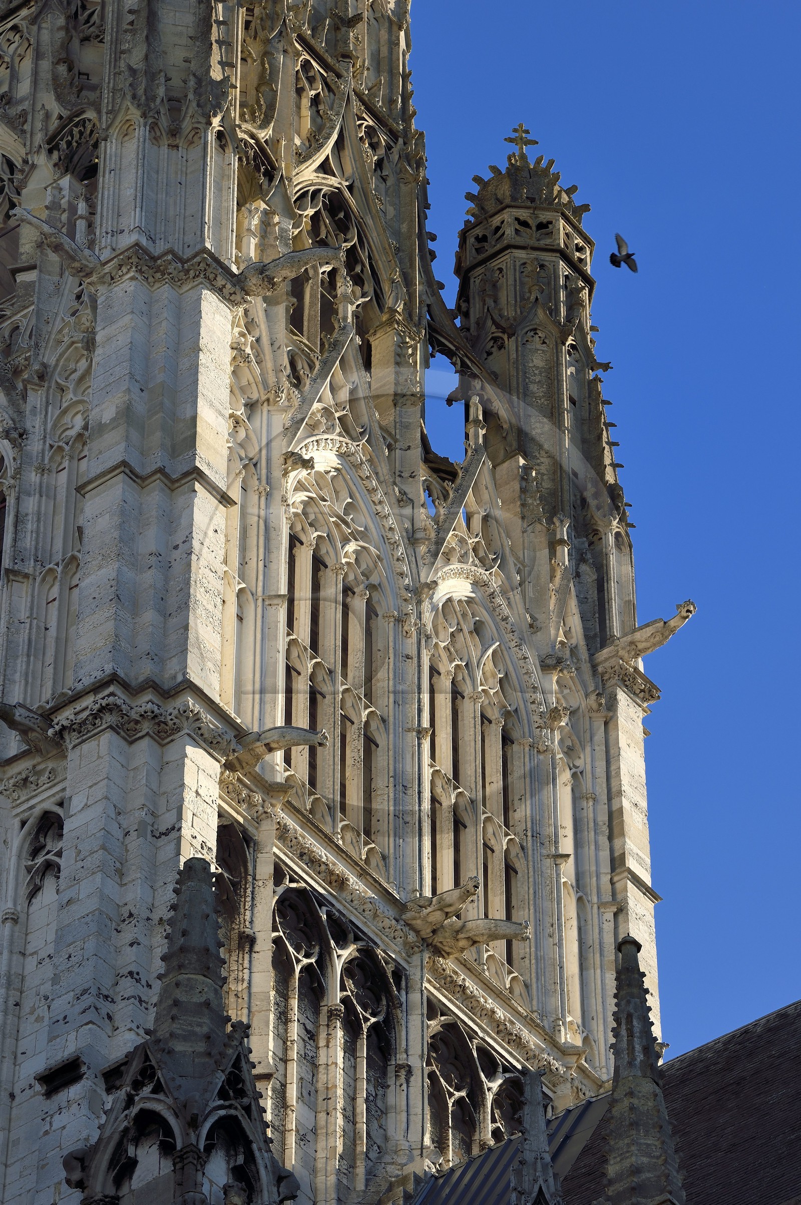 France, Seine-Maritime (76), Rouen, abbatiale Saint-Ouen (XIIème au XVème siècle) de style gothique rayonnant et flamboyant, détail de la Tour-clocher
