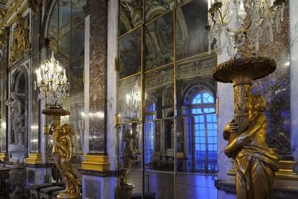 France, Yvelines, Chateau de Versailles, listed as World Heritage by UNESCO, Galerie des Glaces (Hall of Mirrors), length 73m and width 10,50m, with 17 windows and 357 mirrors, architect Jules Hardouin Mansart (1678-1684)