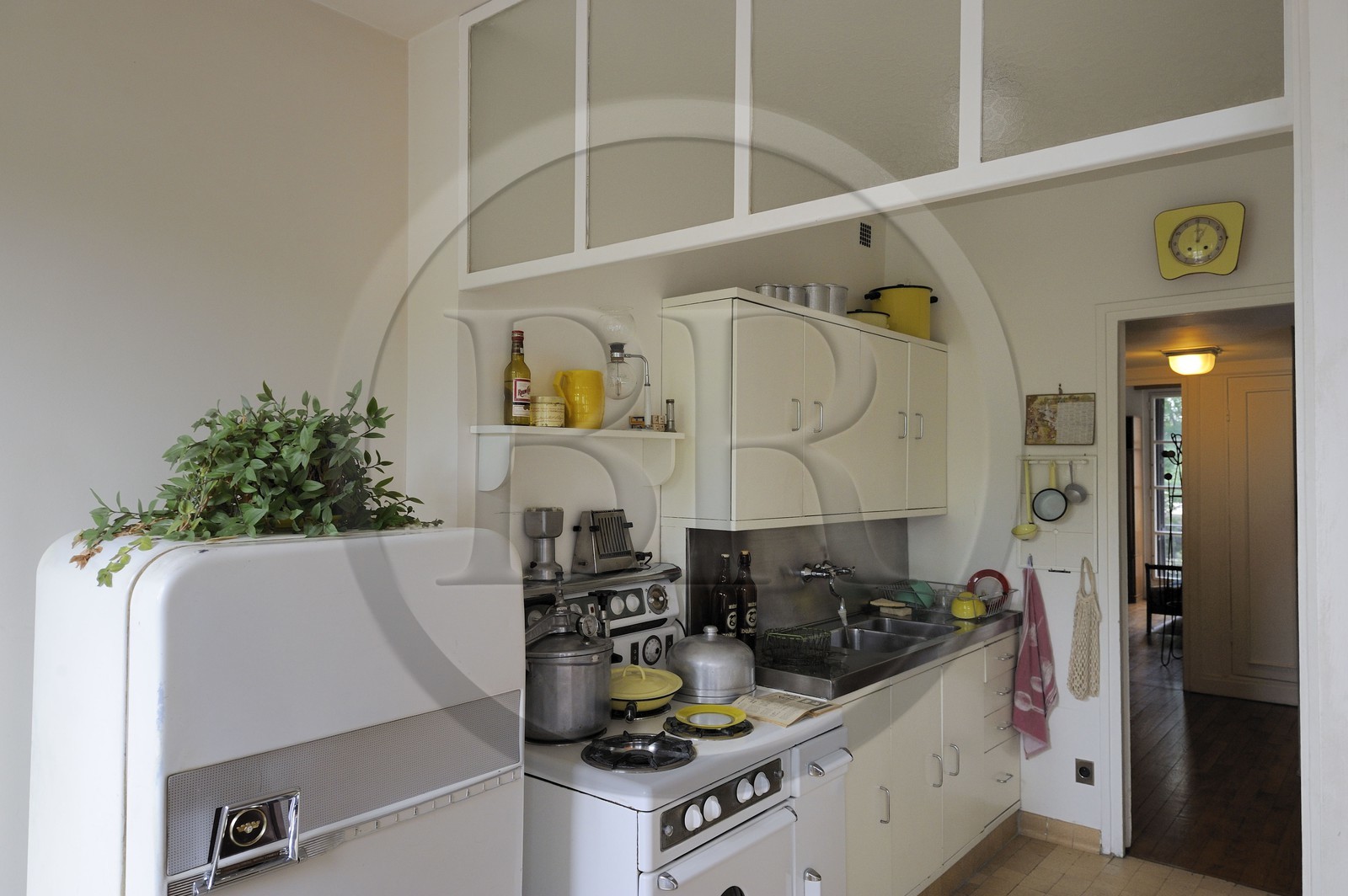 France, Seine-Maritime (76), Le Havre, Centre-ville reconstruit du Havre par Auguste Perret classé Patrimoine Mondial de l'UNESCO, appartement Perret, temoin de la reconstuction, agencé et meublé année 1950 France, Seine-Maritime (76), Le Havre, Centre-ville reconstruit du Havre par Auguste Perret classé Patrimoine Mondial de l'UNESCO, appartement Perret, temoin de la reconstuction, agencé et meublé année 1950