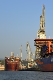 Espagne, Pays basque espagnol, Biscaye, Sestao, port industriel de Bilbao sur le fleuve Nervion centré sur la sidérurgie et la construction navale, chantiers navals Construcciones Navales del Norte (La Navale de Sestao)