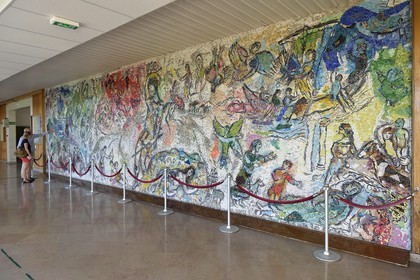 France, Alpes-Maritimes (06), Nice, Université de Nice Sophia-Antipolis, salle des Pas Perdus de la Faculté de Droit-Science Politique (Campus Trotabas), le Message d’Ulysse, fresque en mosaique de Marc Chagall