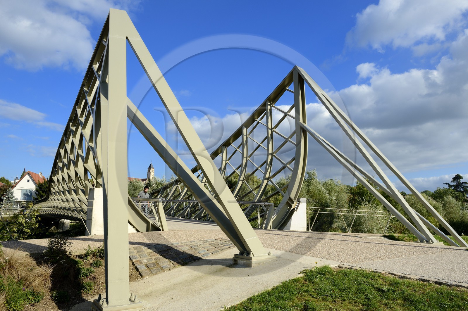 France, Moselle (57), Metz, Parc de la Seille, passerelle de Graoully qui relie le parc au quartier de Queuleu