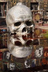 France, Rhône (69), Saint-Romain-au-Mont-d'Or, la Demeure du Chaos, l'œuvre d'art est basé sur la transformation sans fin de la maison du XVIIème siècle de l'artiste plasticien Thierry Ehrmann en une réplique de zone de guerre à l'image du monde présent