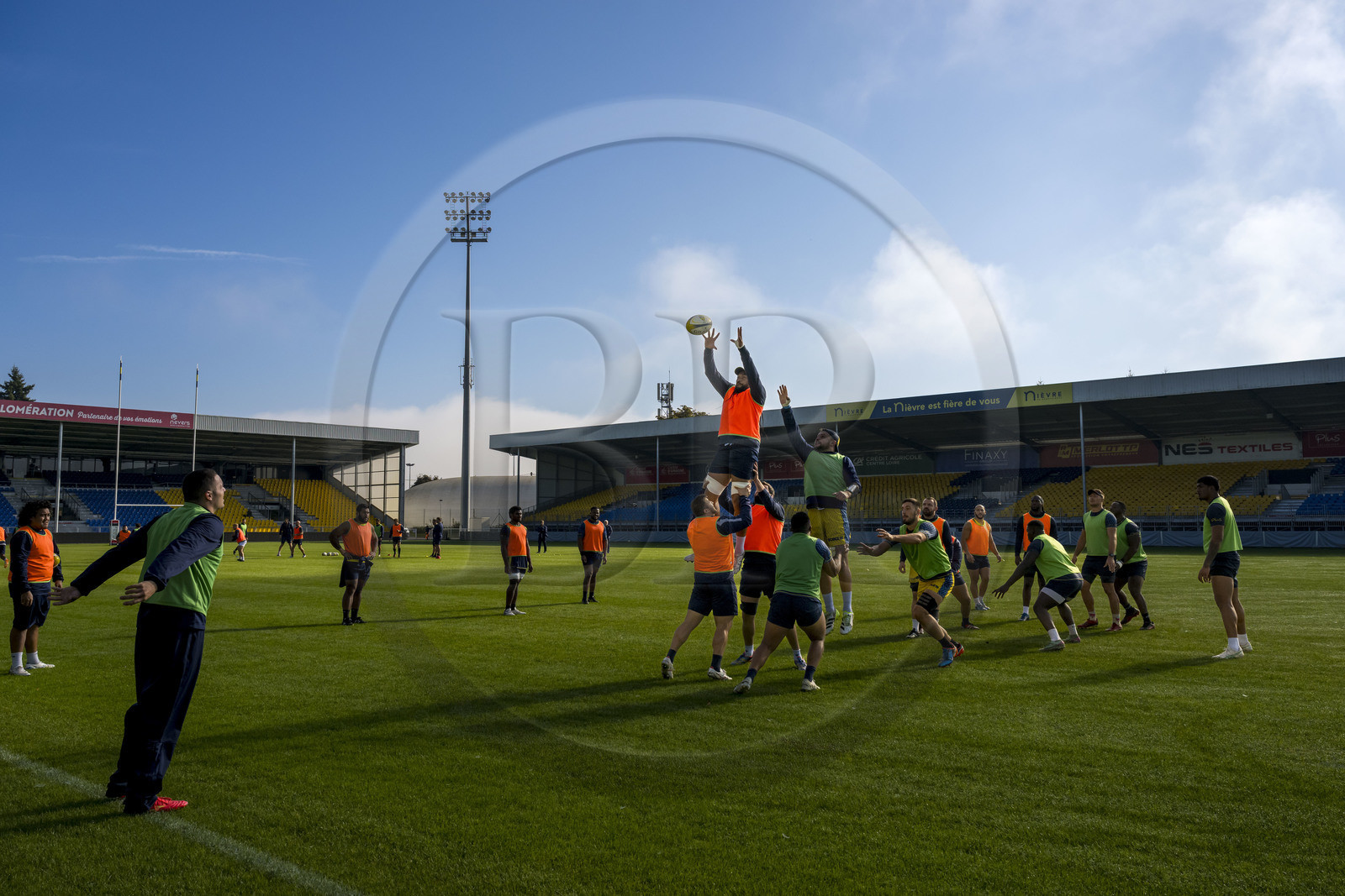 France, Nièvre (58), Sermoise-sur-Loire, stade du Pré-Fleuri, séance d'entrainement des joueurs de l'USON Nevers Rugby