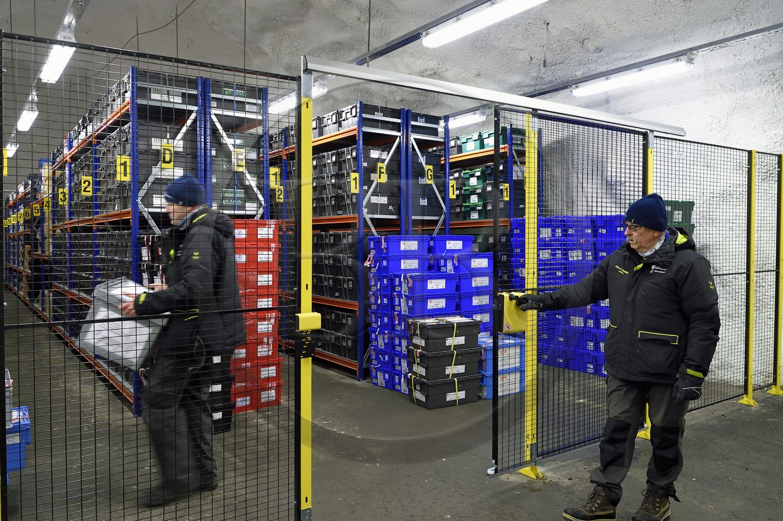 Norvège, Svalbard, Spitzberg, Longyearbyen, la Réserve mondiale de semences du Svalbard (banque de graines du Global Seed Vault), salle de stockage des semences artificiellement maintenue à -18°C, près de 900000 échantillons ont été déposés, provenant de 200 pays d'origine et de 73 instituts déposants