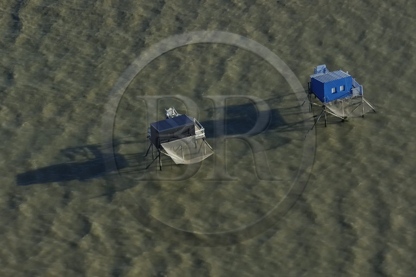 France, Charente-Maritime (17), carrelets aux abords de l'Ile Madame (vue aérienne)