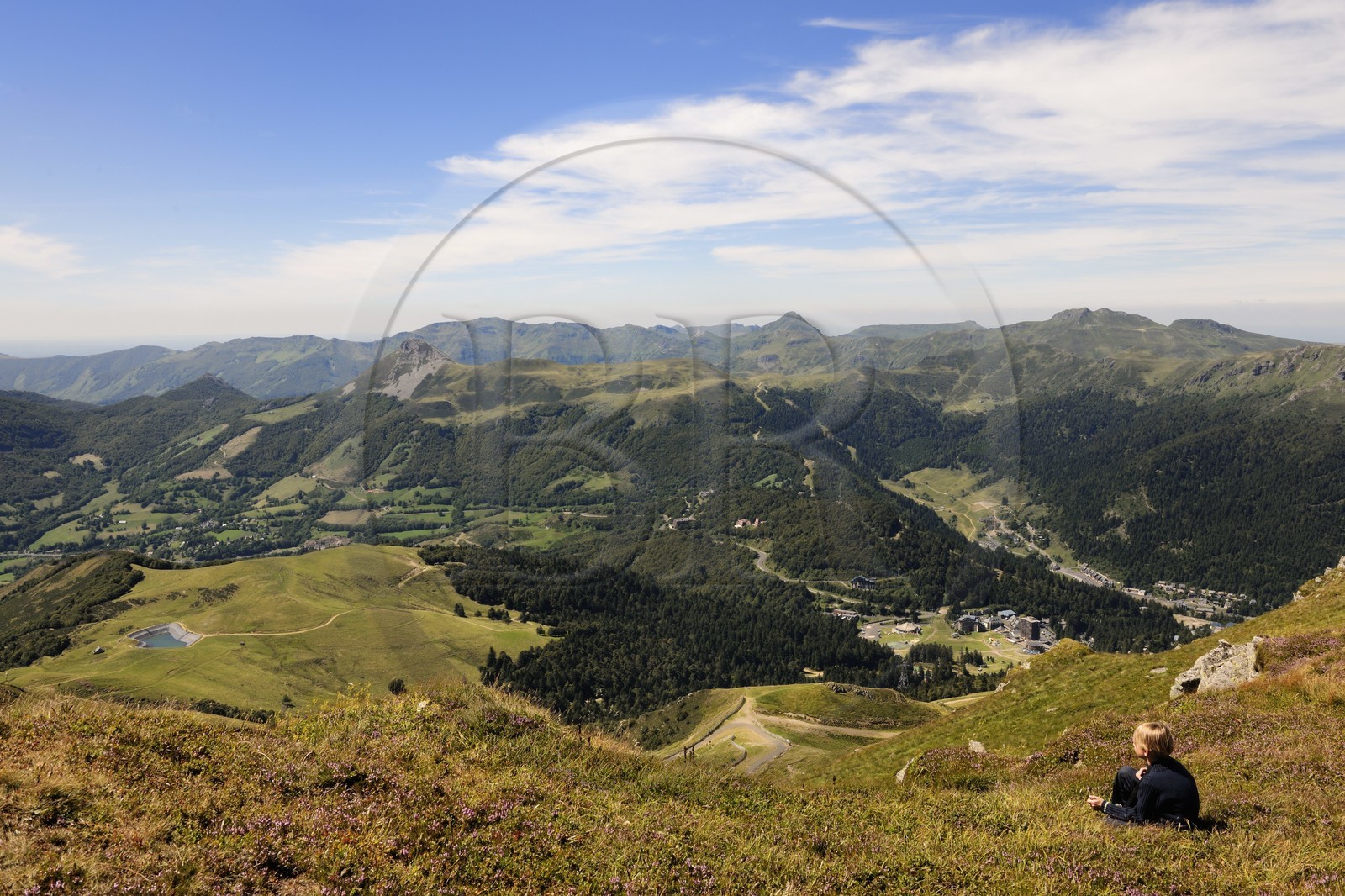 France, Cantal (15), monts du Cantal, Parc Naturel Régional des Volcans d' Auvergne, la station de montagne Super Lioran au sommet du Plomb du Cantal (1855m)