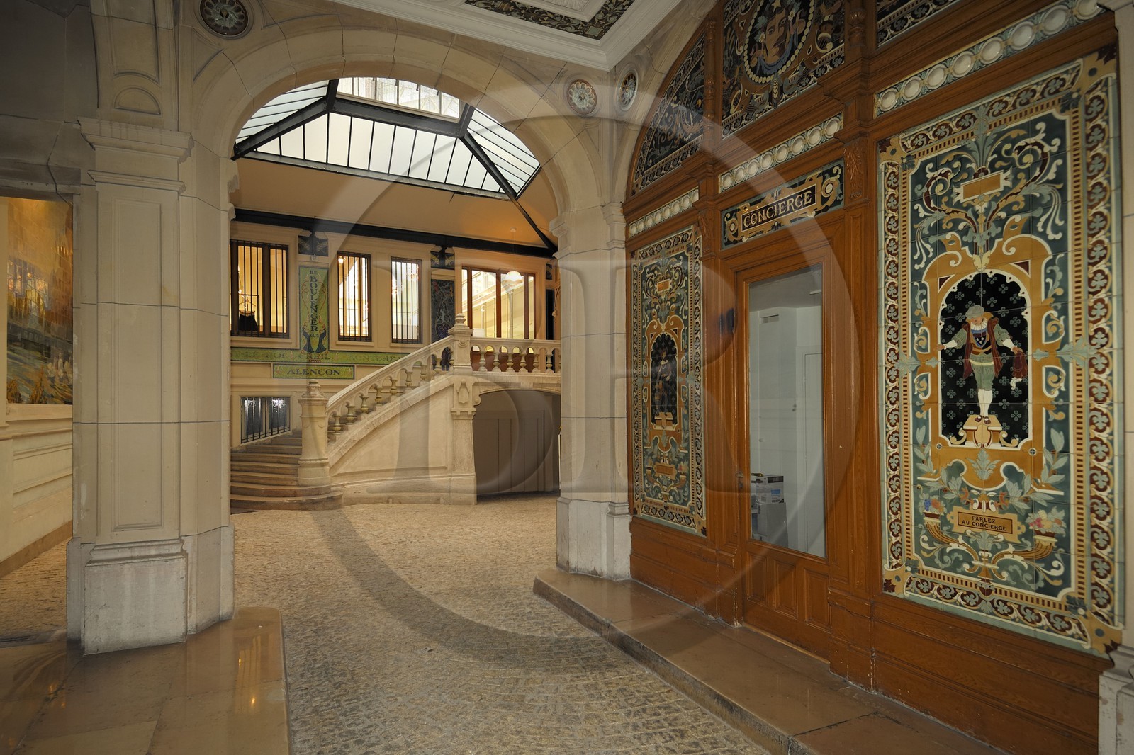 France, Paris (75), immeuble Art deco de l'ancien magasin et siege des Faienceries de Choisy-le-Roi au 18 rue du Paradis