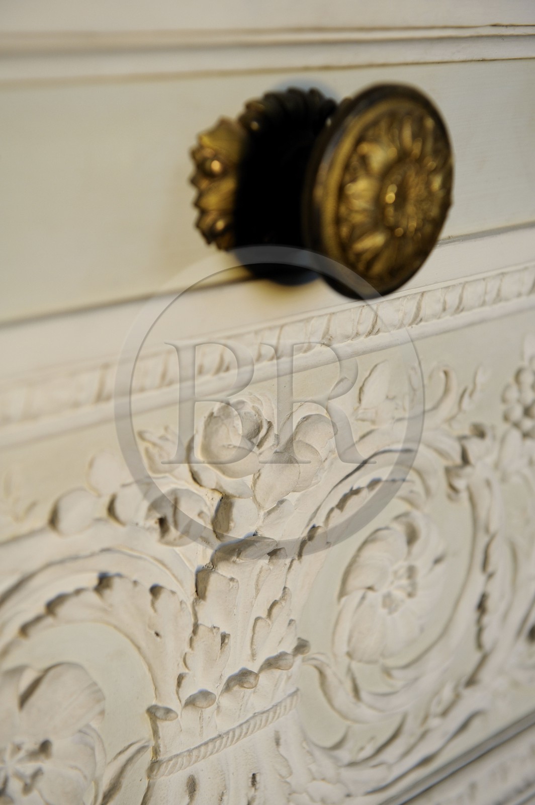 France, Yvelines (78), château de Versailles, classé Patrimoine Mondial de l'UNESCO, le domaine de Marie-Antoinette, le Petit Trianon, poignée de porte