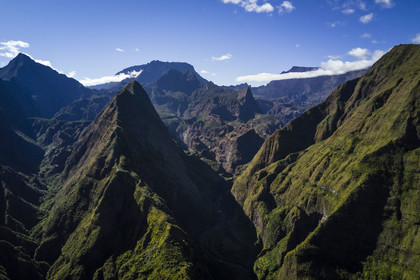 France, Ile de la Reunion, Parc National de la Réunion classé Patrimoine Mondial de l'UNESCO, La Possession, vers le village de Dos D'ane, randonnée de la Roche Bouteille par le sentier Cap Noir, le Cirque de Mafate, le Piton Cabris à gauche et le sentier de la canalisation des Orangers à droite dans la montagne (vue aérienne)