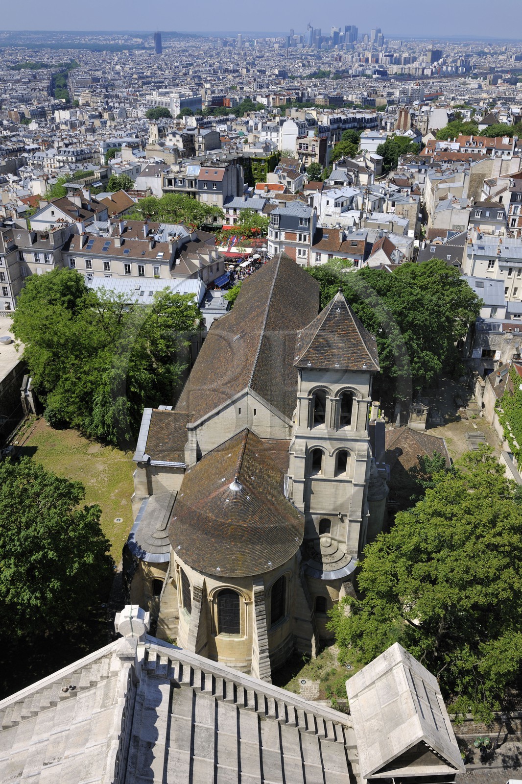 France, Paris (75), l'église Saint-Pierre de Montmartre derrière la place du Tertre