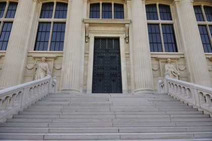 France, Paris (75), île de la Cité, le Palais de Justice côté place Dauphine