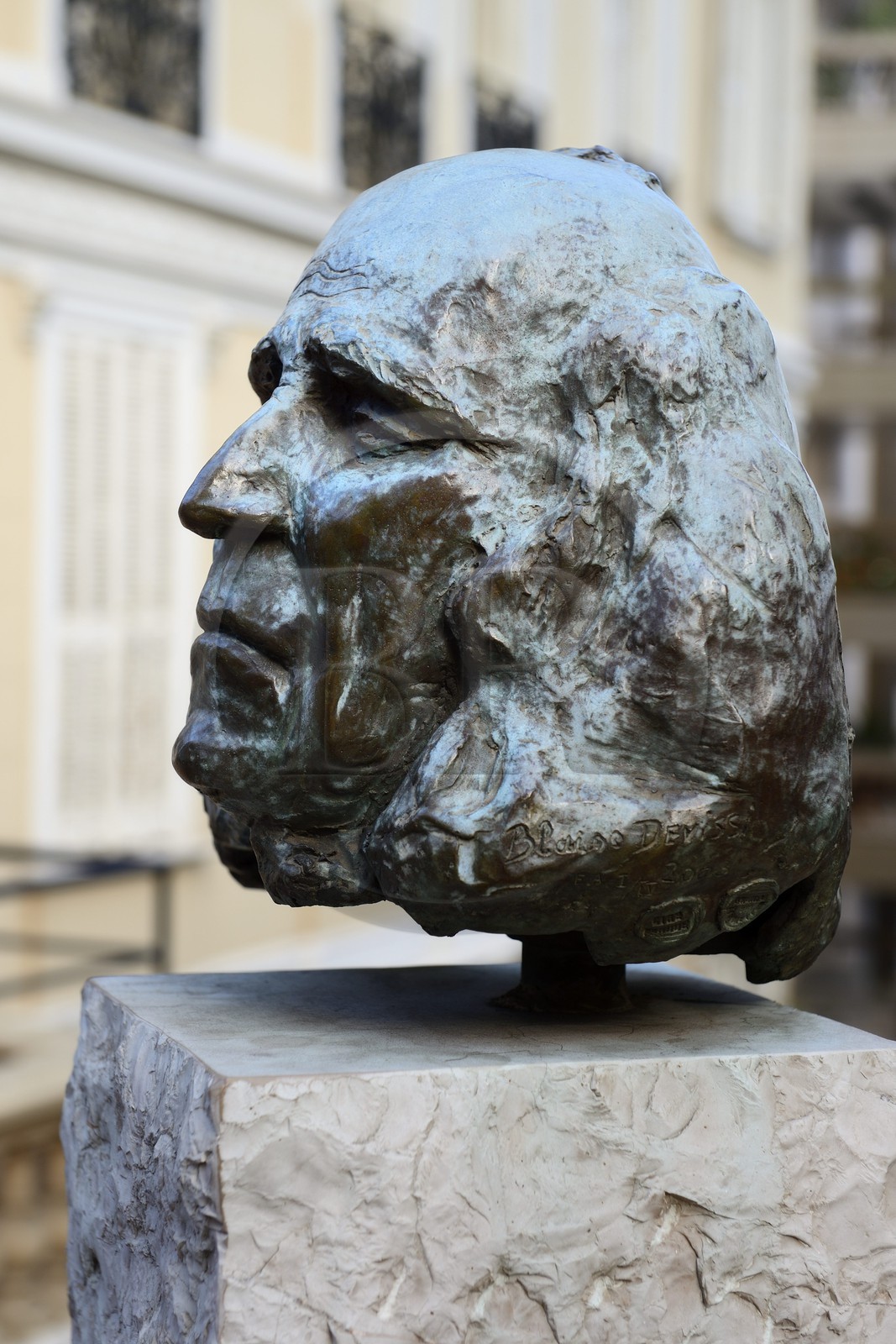 Principauté de Monaco, Monaco, portrait de Leo Ferré par le sculpteur Blaise Devissi