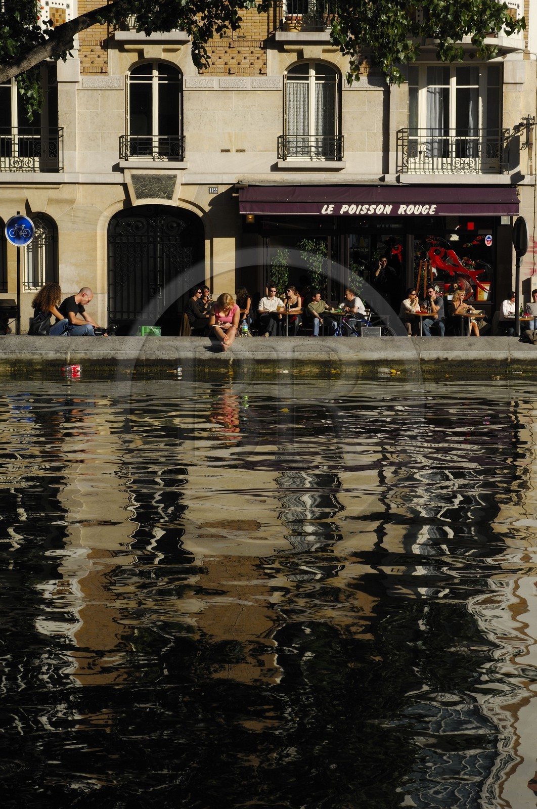 France, Paris (75), canal Saint-Martin, bistro du quai de Jemmapes