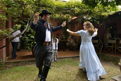 Argentine, province de Buenos Aires, San Antonio de Areco, fête du Jour de la Tradition (Dia de la Tradicion), danse traditionnelle des gauchos