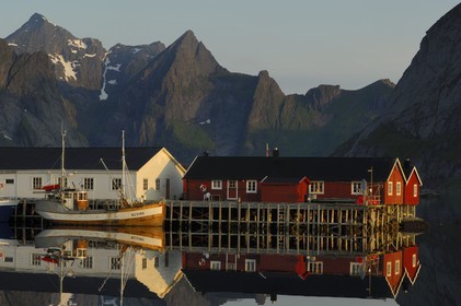 Norway, Nordland County, Lofoten Islands, Moskenes island , fishermen's port of Hamnoy near Reine under the midnight sun