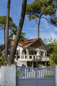 France, Loire-Atlantique (44), Saint-Brévin-Les-Pins, villa allée des glycines au coeur de la pinède