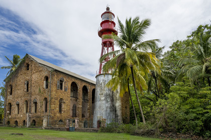 France, Guyane, Kourou, Iles du Salut, Ile Royale, le phare et les ruines de l'ancien hopital du bagne