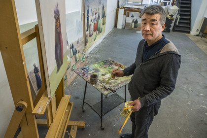 France, l'artiste peintre de Xiao Fan Ru dans son atelier aux Lilas près de Paris