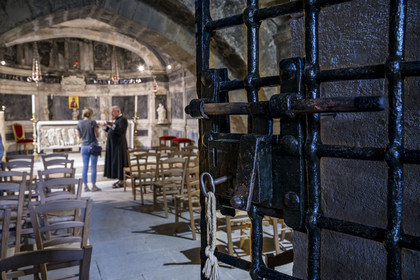 France, Bouches du Rhone, Tarascon, the royal collegiate church of Sainte-Marthe built in the 11th and 12th centuries, historic grid lock dating from 1450 of the crypt remodeled in the 17th century, houses the ancient sarcophagus (from the beginning of the 4th century) which contains the relics of Saint Martha