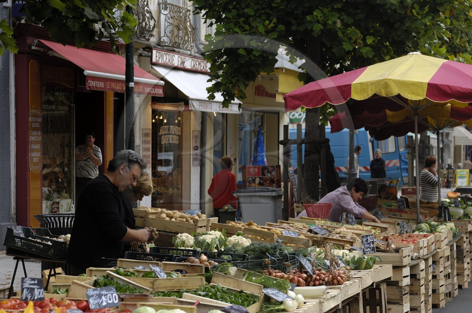 France, Charente-Maritime (17), Rochefort, le marché de l'avenue Charles de Gaulle