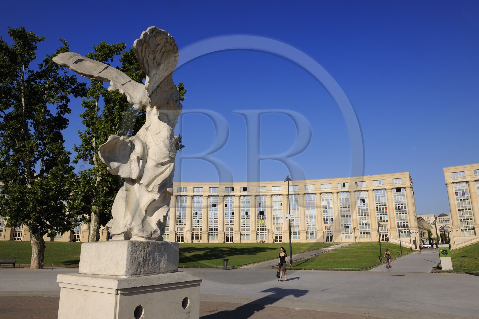 France, Hérault (34), Montpellier, quartier Antigone, Esplanade de l' Europe de l' architecte Ricardo Bofill et la réplique de la Victoire de Samothrace