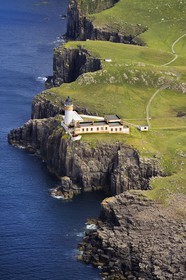 Royaume-Uni, Ecosse, Highland, Hébrides intérieures, Ile de Skye, Péninsule de Duirinish, le phare de Neist Point (vue aérienne)