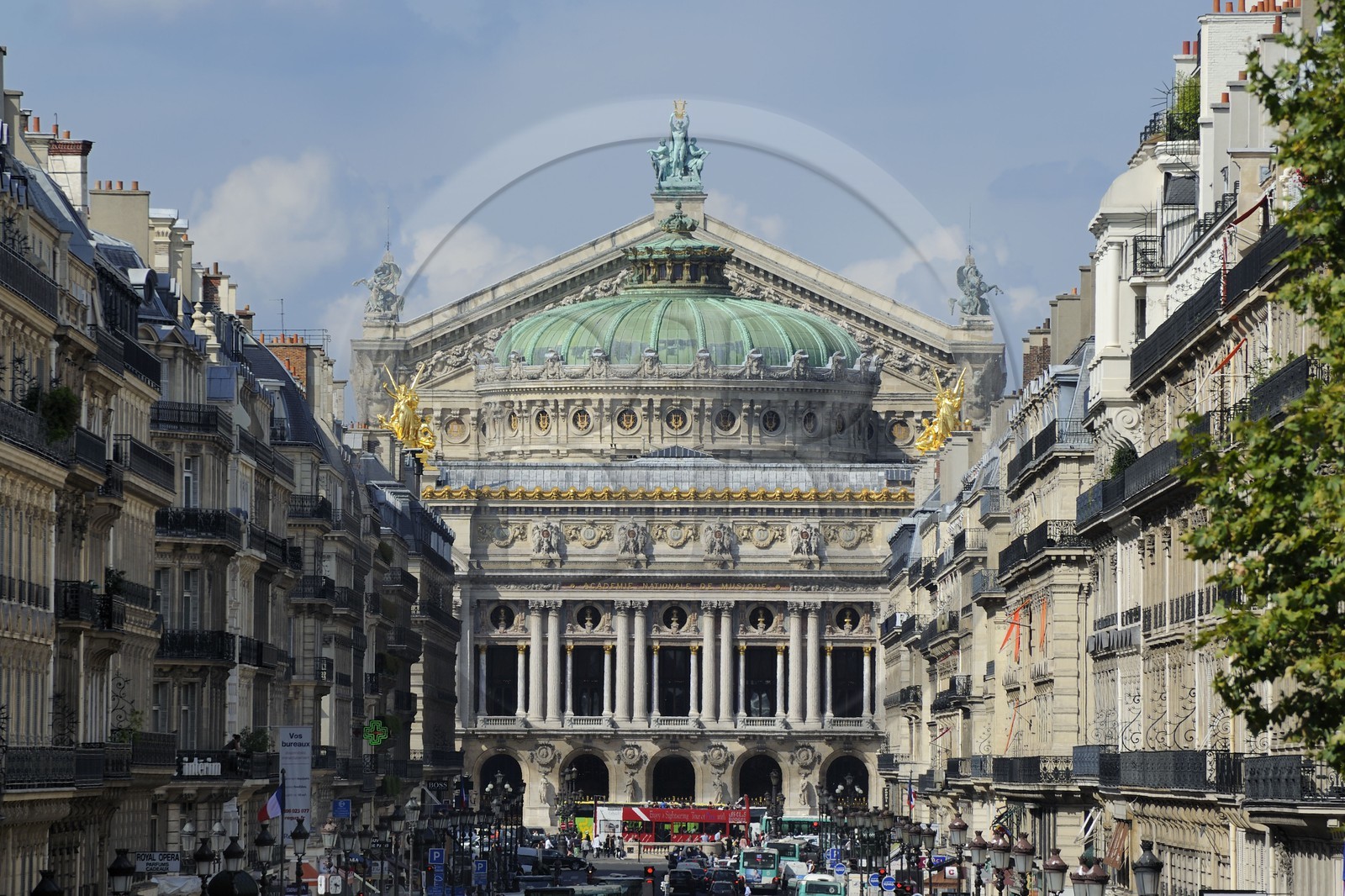 France, Paris (75), l' Opéra Garnier au bout de l' avenue de l' Opéra