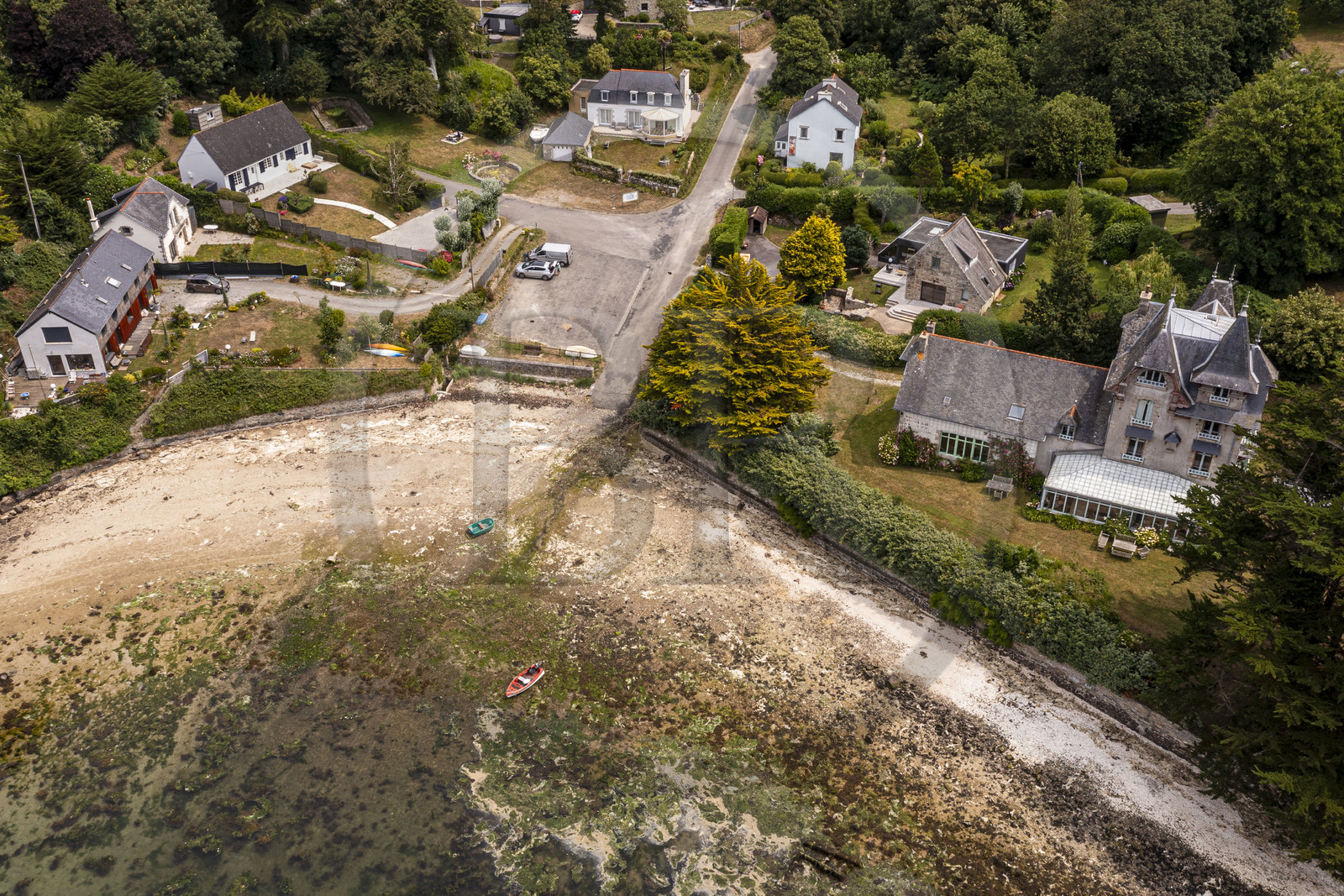 France, Finistère, Abers Country (Pays des Abers), Aber Benoit, Lannilis, hamlet of Prat-Ar-Coum and manor house with Anglo-Norman architecture which was the property of Jane Birkin on the right (aerial view)