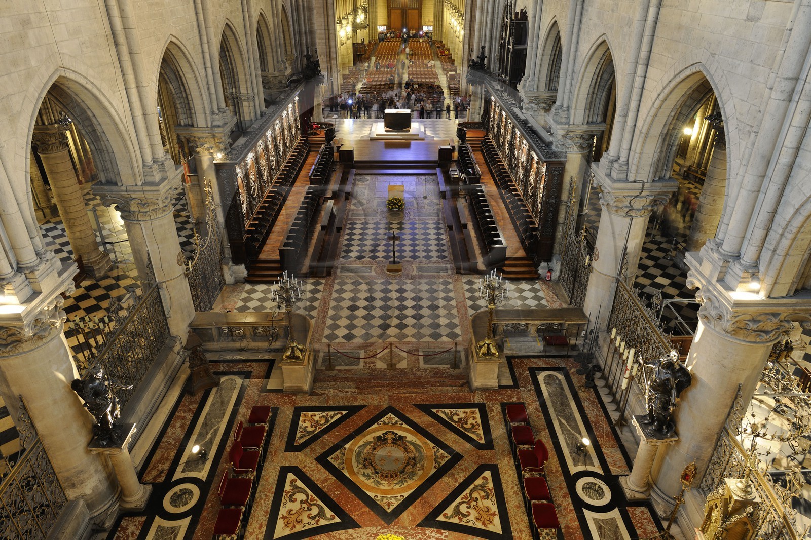 France, Paris (75), Ile de la Cité, cathédrale Notre-Dame de Paris, la nef et le choeur au premier plan