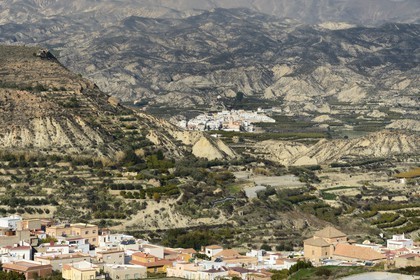 Espagne, Andalousie, Province d'Almeria, Huécija et Bentarique en arrière plan en bordure du désert de Tabernas