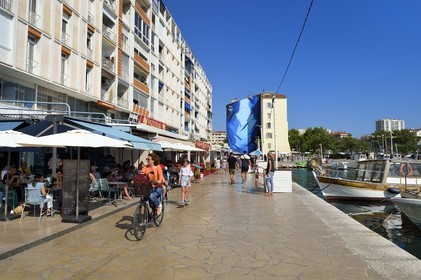 France, Var, Toulon, quai Kronstadt, the apartment blocks La Frontale designed by De Mailly following the 1944 bombing