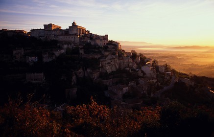 France, Vaucluse (84), Lubéron, Gordes, labellisé Les Plus Beaux Villages de France, le village perché