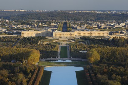 France, Yvelines (78), parc du château de Versailles, classé Patrimoine Mondial de l'UNESCO, le Grand Canal (vue aérienne)