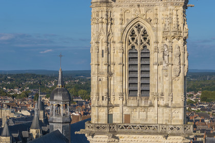 France, Nièvre (58), Nevers, cathédrale Saint-Cyr-et-Sainte-Julitte, la tour Bohier (vue aérienne)