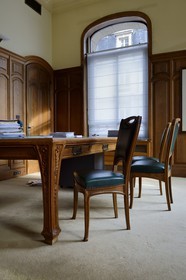 France, Meurthe-et-Moselle (54), Nancy, rue Saint-Jean, ancienne banque Renauld et actuelle BNP Paribas de style Art Nouveau, mobilier de Louis Majorelle dans le bureau directorial