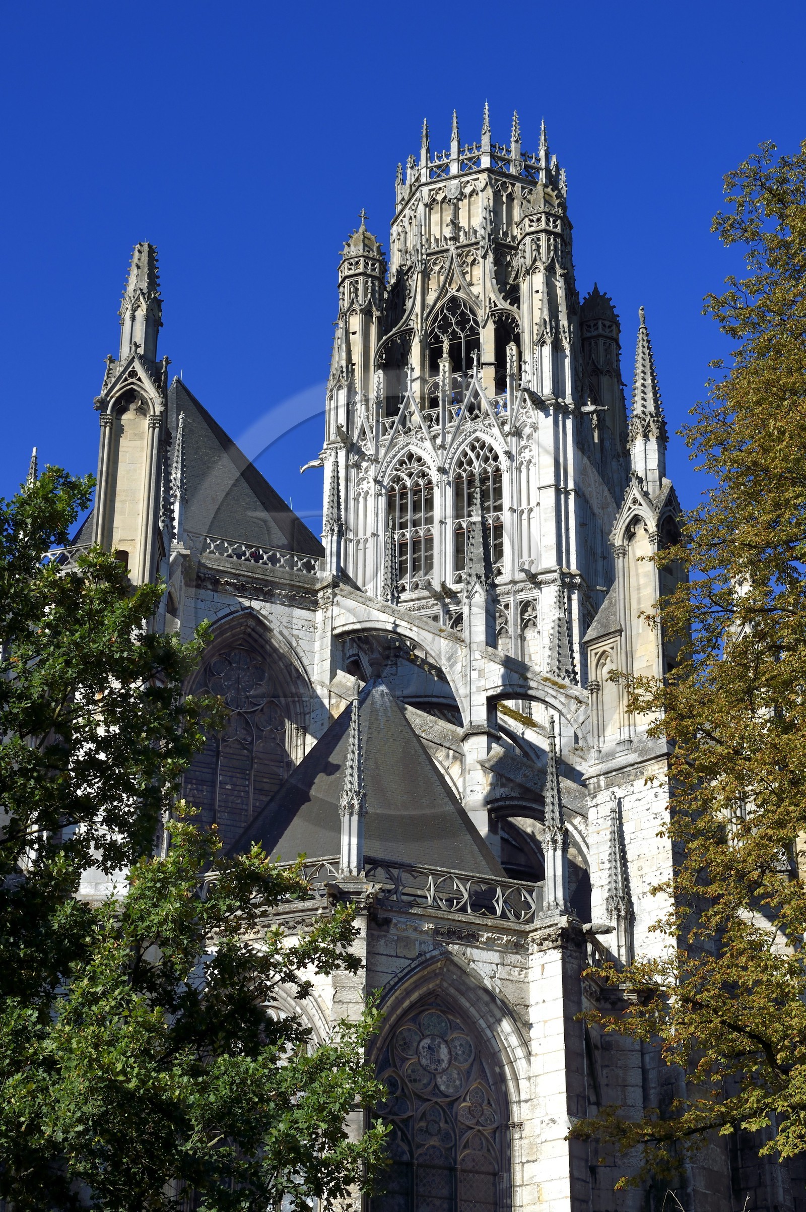 France, Seine-Maritime (76), Rouen, abbatiale Saint-Ouen (XIIème au XVème siècle) de style gothique rayonnant et flamboyant, Tour-clocher dite couronnée sur la croisée du transept