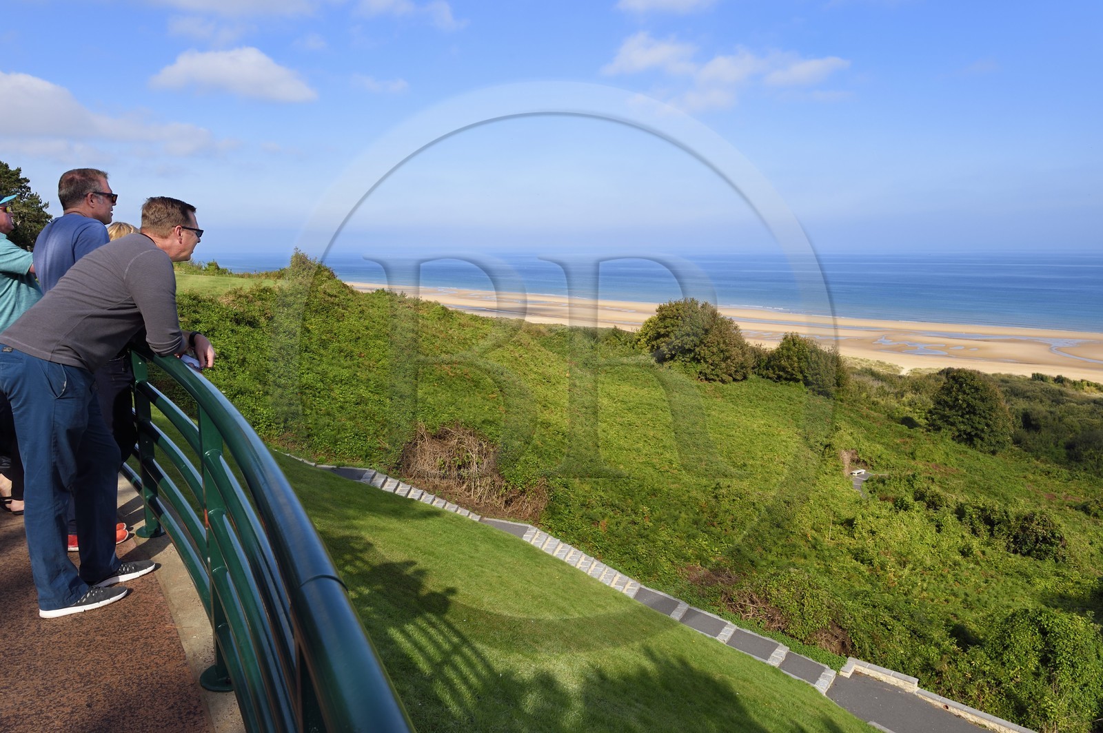 France, Calvados (14), Colleville-sur-Mer, plage du débarquement de Omaha Beach vu du cimetière américain