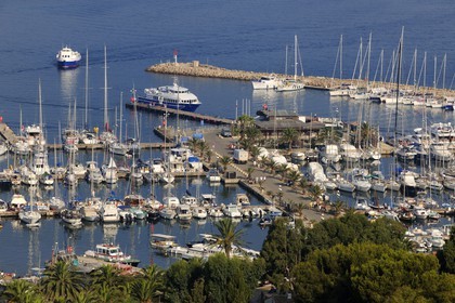 France, Var (83), Iles d'Hyères, parc national de Port-Cros, île de Porquerolles, le port du village