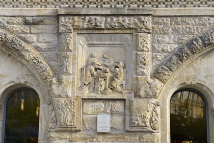 France, Moselle, Metz, Imperial district, railway station, built between 1905 and 1908 by the Berliner architect Jurgen Kruger, bas-relief representing the 3rd class popular train station restaurant