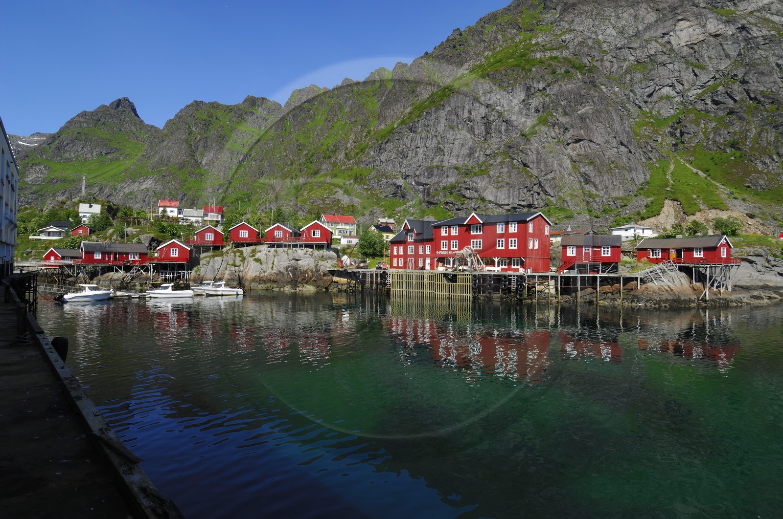 Norvège, Nordland, Iles Lofoten, Ile de Moskenes, maisons de pêcheurs (Rorbuer) au village de A (Å)