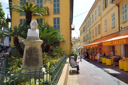 France, Alpes-Maritimes (06), Menton, buste du poète américain Henry Wadsworth Longfellow dans la rue Pieta