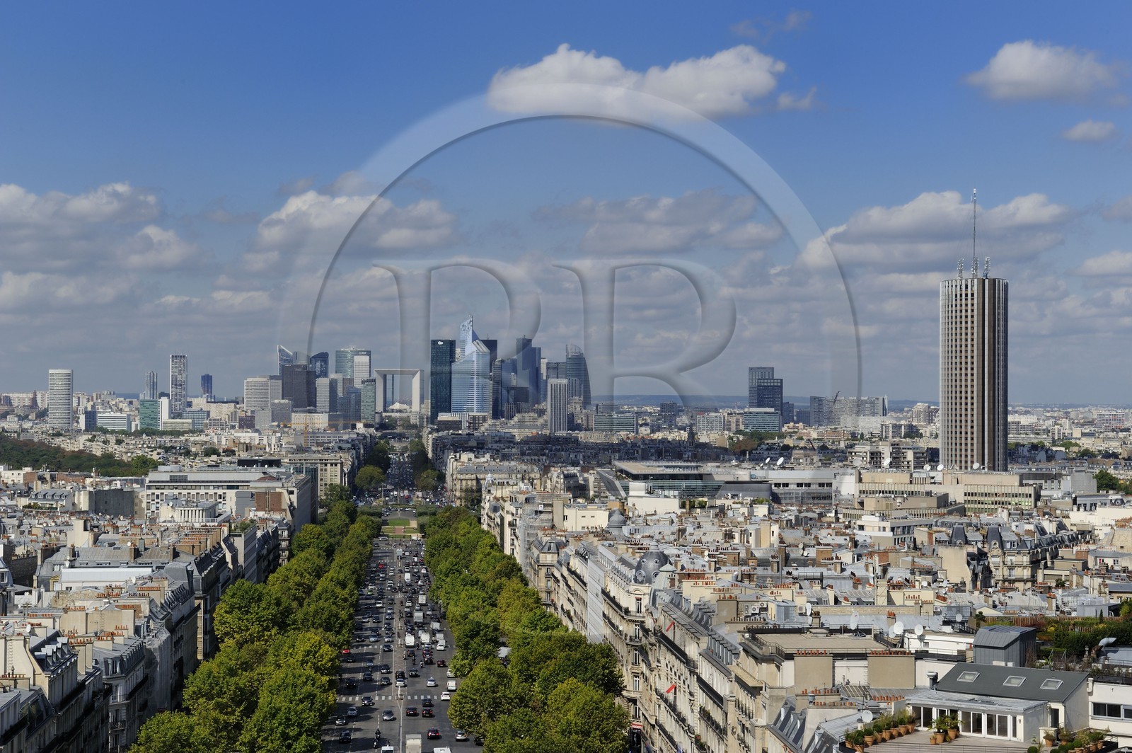France, Paris (75), l'axe royal de la Concorde à La Défense, avenue de la Grande Armée, vu du haut de l'Arc de Triomphe