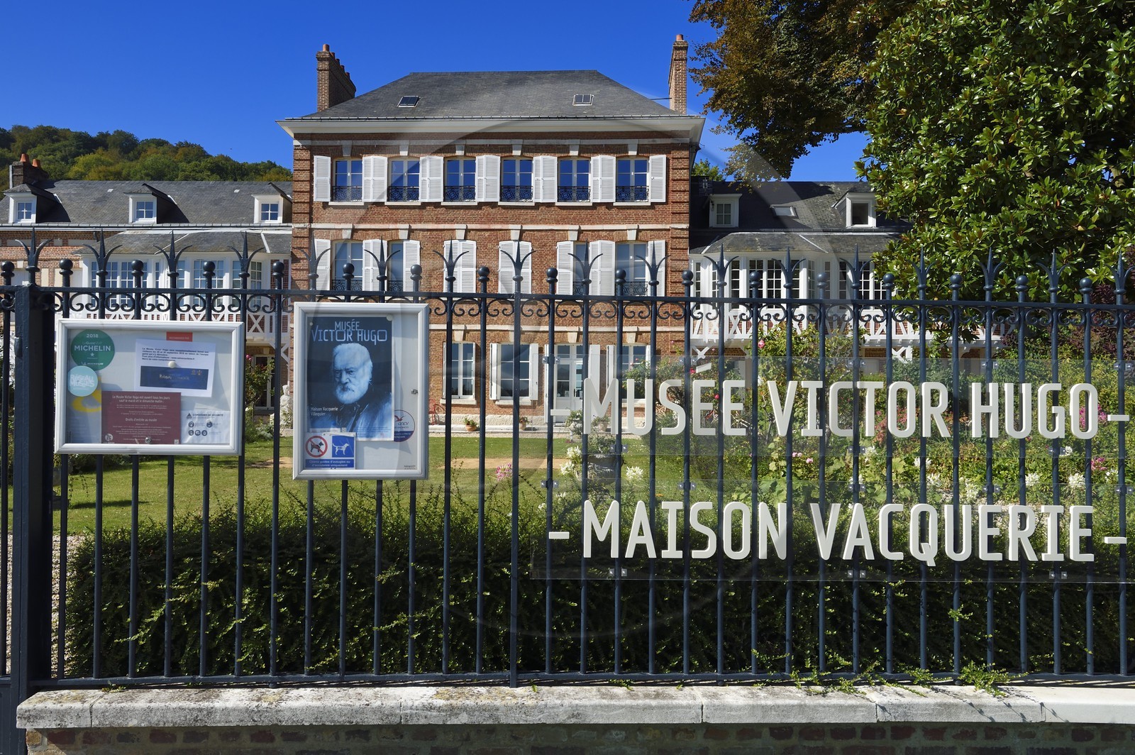 France, Seine-Maritime (76), Pays de Caux, Parc naturel régional des Boucles de la Seine normande, Villequier en bordure de Seine, le Musée Victor Hugo, maison de la famille Vacquerie où Victor Hugo séjourna à plusieurs reprises devenu aujourd'hui le musée Victor Hugo