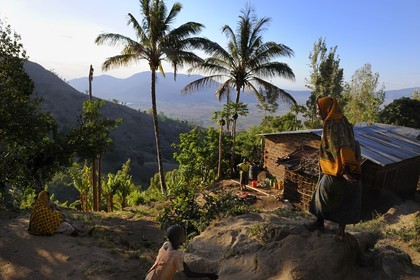 Tanzanie, région de Morogoro, les Monts Uluguru, jeune fille dans un village aux alentours de l'ancien refuge allemand de Morningside