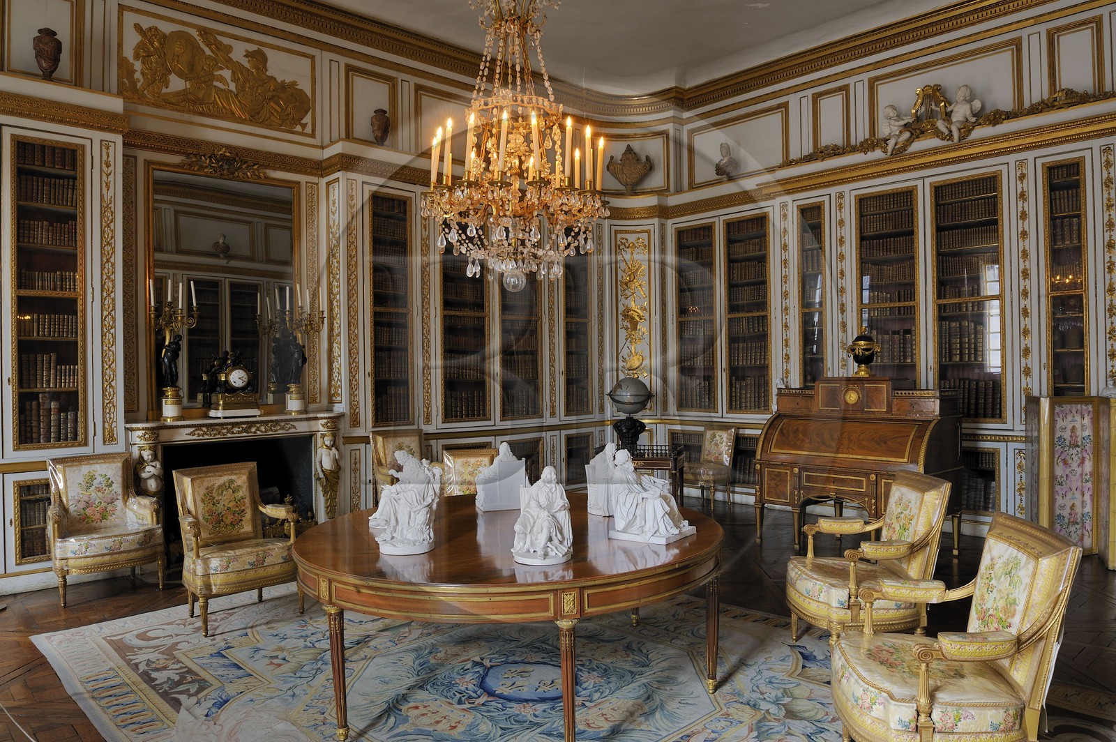 France, Yvelines (78), château de Versailles, classé Patrimoine Mondial de l'UNESCO, appartement privé du Roi ou appartement de Louis XV, bibliothèque de Louis XVI