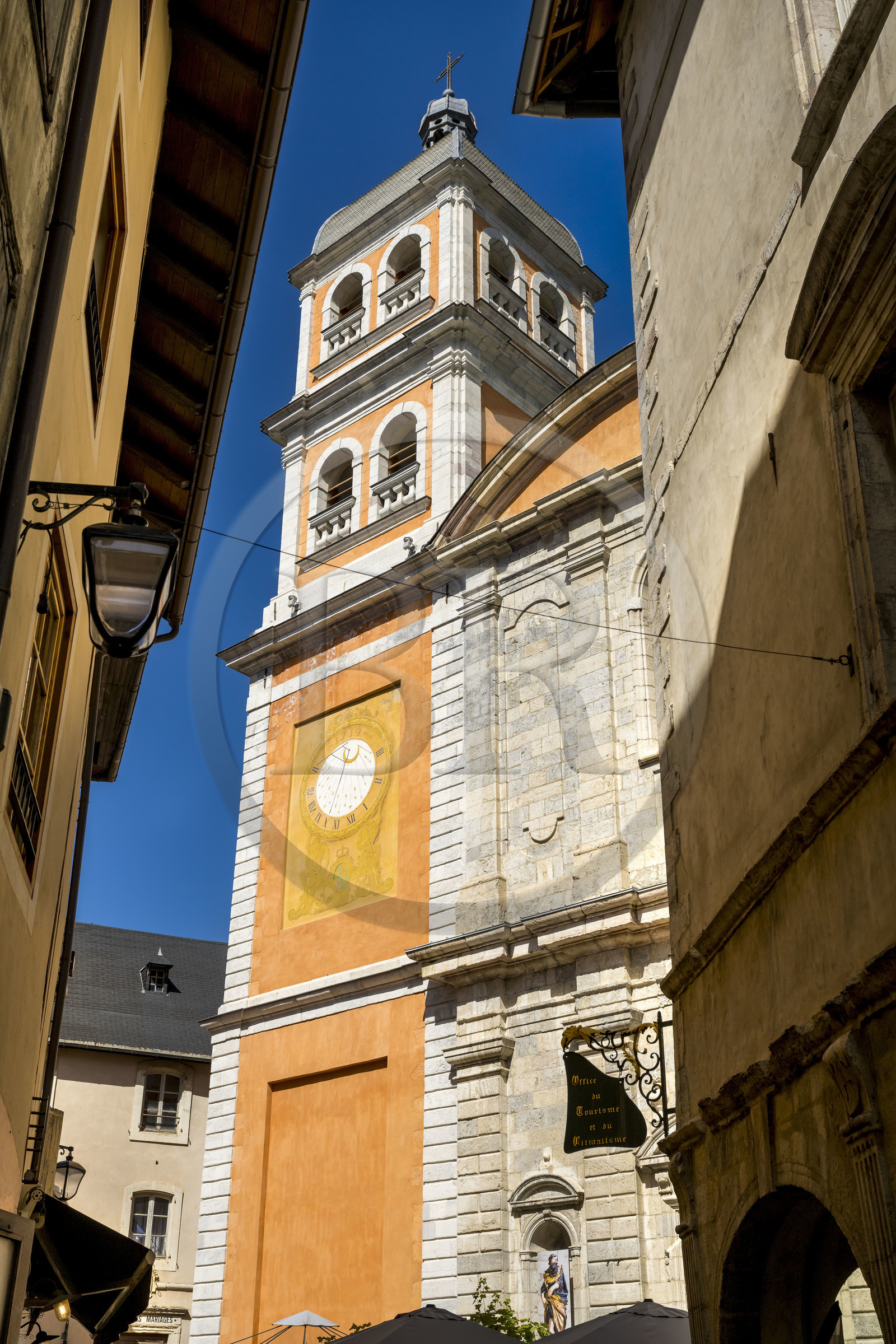 France, Hautes Alpes (05), Briançon, site Vauban classé Patrimoine Mondial de l'UNESCO, vieille ville dans l'enceinte de la citadelle, collégiale Notre-Dame-et-Saint-Nicolas